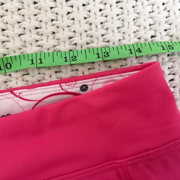 NEW BALANCE CANCER SPORT SKIRT SIZE MEDIUM, PINK WITH BACK POCKET - Picture 5 of 6